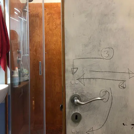 Akasa Di Flock Neapol