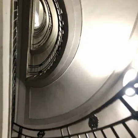 Akasa Di Flock * Naples